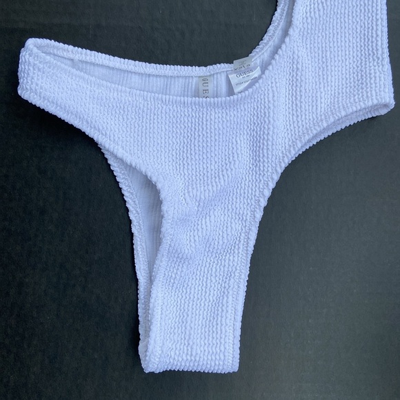 New GUESS Cutout One-Piece Swimsuit XS/S - Picture 3 of 8